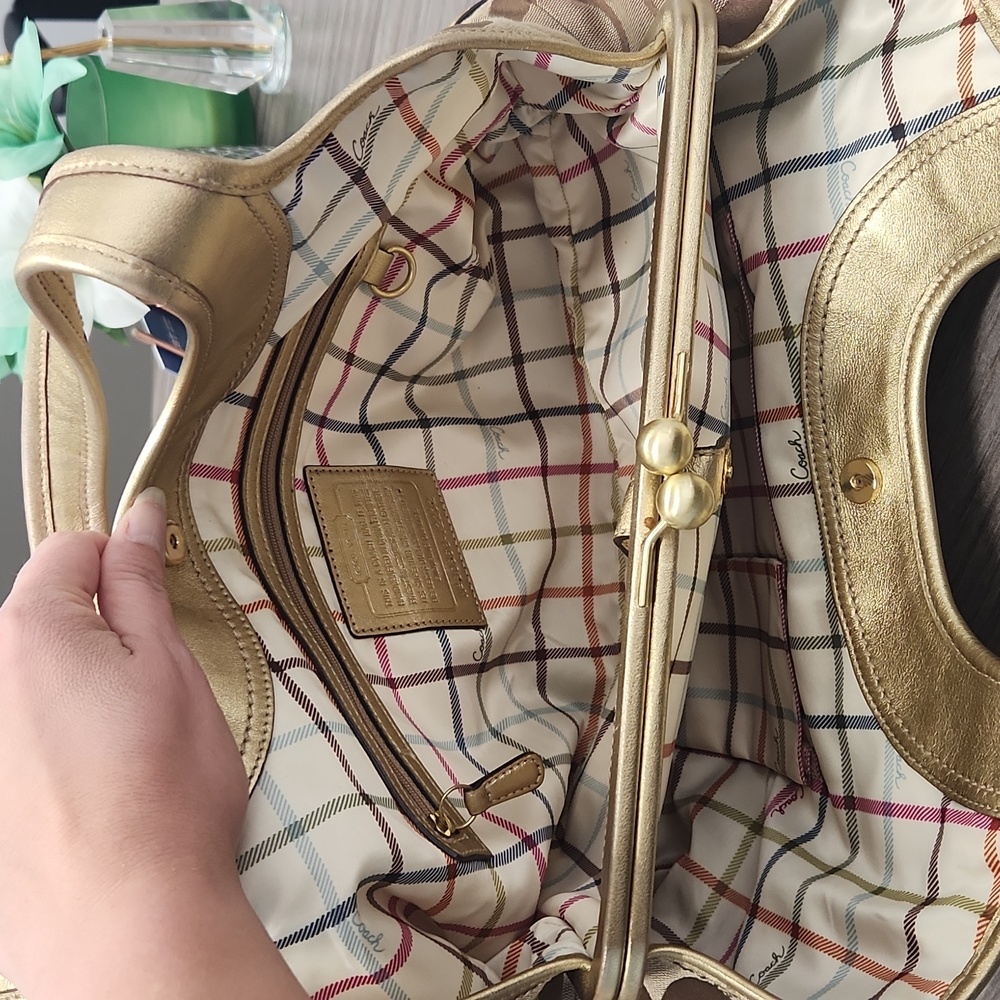 COACH LARGE 3 COMPARTMENT MONOGRAM GOLD LEATHER ACCENT WITH KISSLOCK - Picture 9 of 13